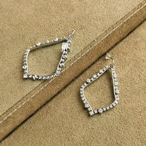 Kendra Scott Stud Earrings - Picture 3 of 3